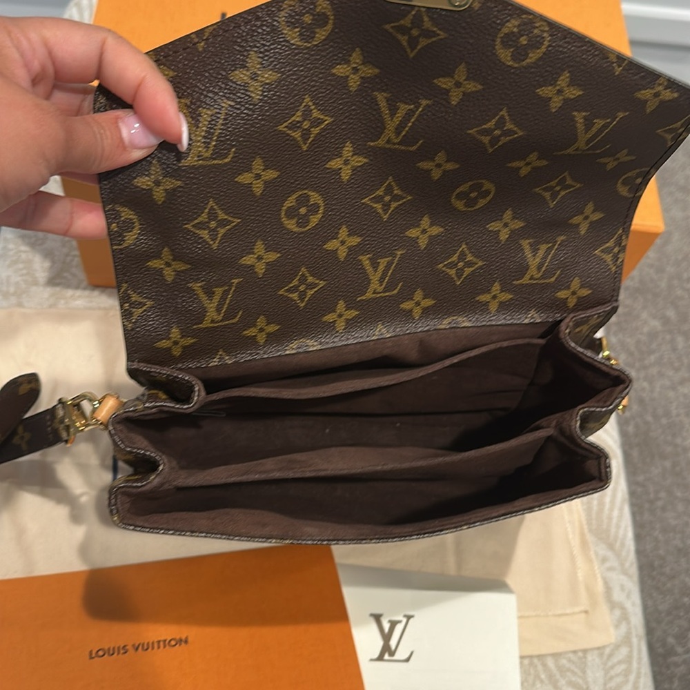 Authentic Louis Vuitton Pochette Metis w/ receipt - Picture 4 of 11